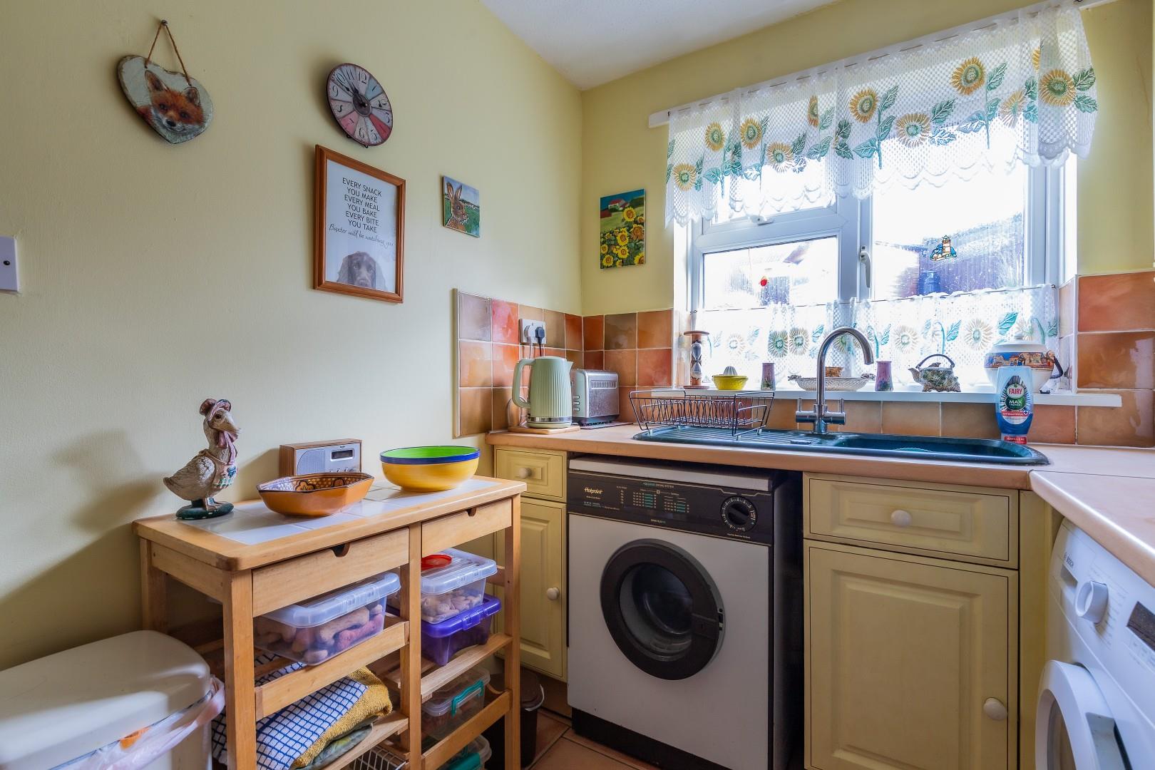 Cwm-Dylan Close, Rhiwderin, — photograph 8